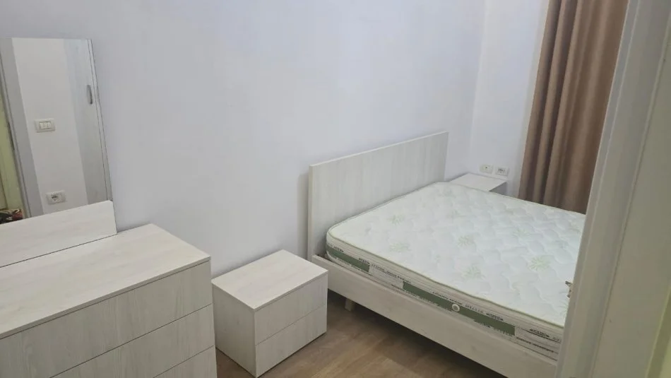 Tirane, jepet me qera apartament 1+1+Ballkon Kati 1, 59 m² 500 € (Yzberisht)