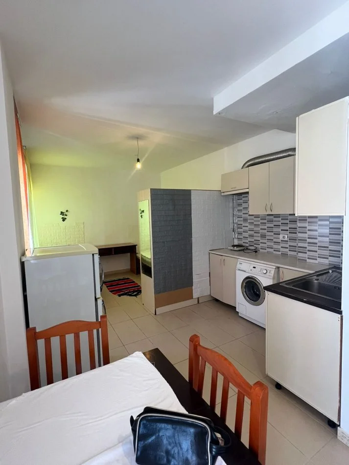 Tirane, jepet me qera garsonier 1+1 Kati 6, 30 m² 220 € (Rruga Mikel Maruli)