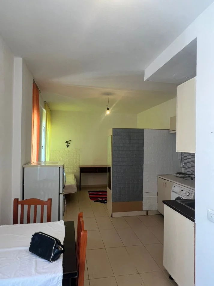 Tirane, jepet me qera garsonier 1+1 Kati 6, 30 m² 220 € (Rruga Mikel Maruli)