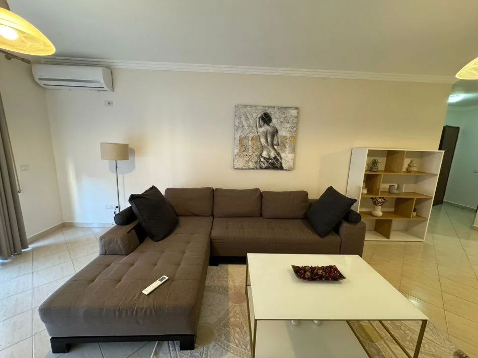 Durres, jepet me qera apartament 2+1+Aneks+Ballkon Kati 4, 100 m² 650 € (Vollga)