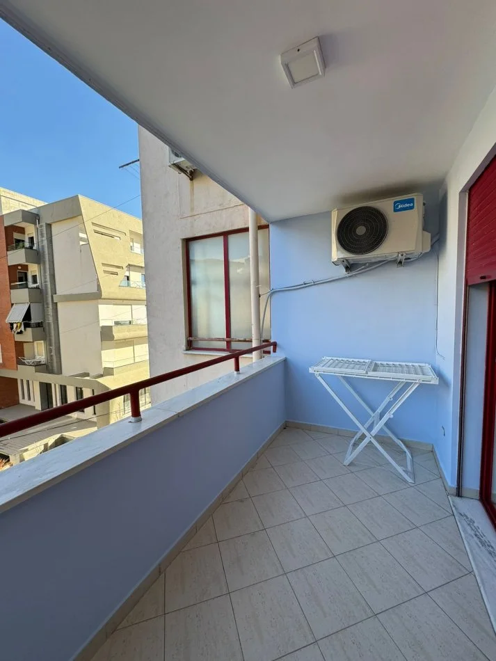 Durres, jepet me qera apartament 2+1+Aneks+Ballkon Kati 4, 100 m² 650 € (Vollga)