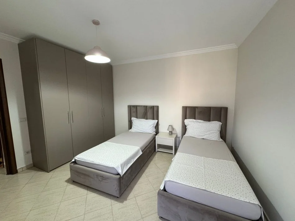 Durres, jepet me qera apartament 2+1+Aneks+Ballkon Kati 4, 100 m² 650 € (Vollga)