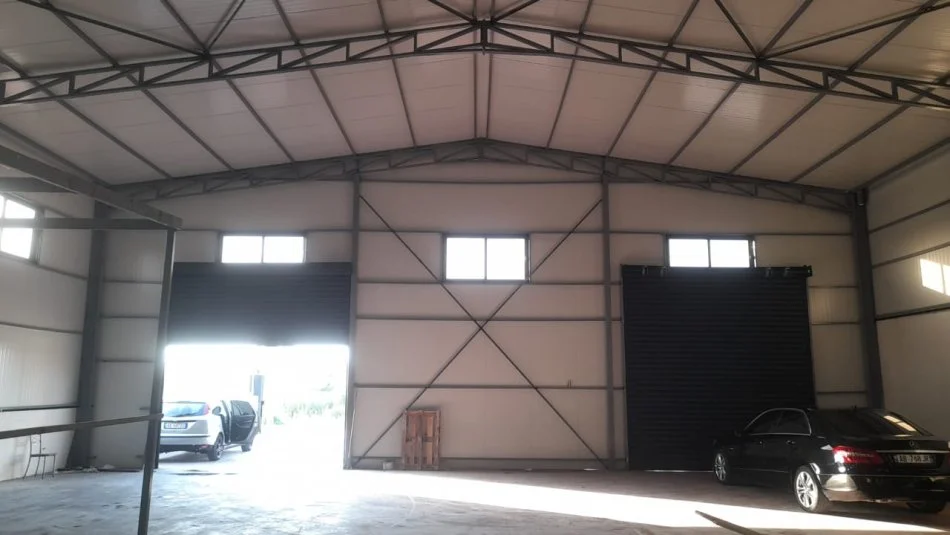 Durres, jepet me qera magazine Kati 0, 800 m² 1.000 € (Kenete)