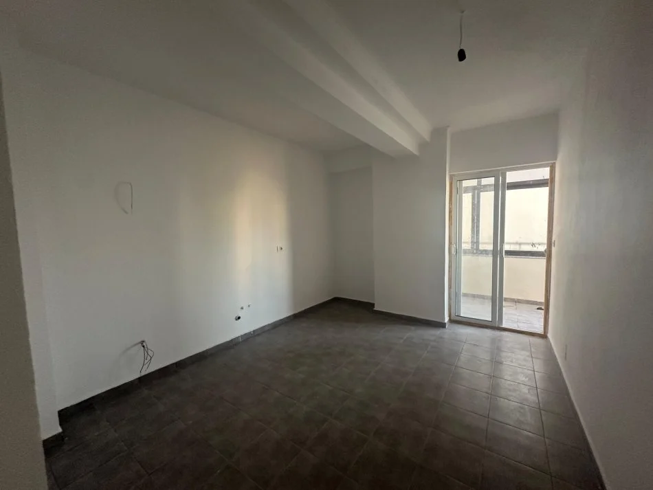 Durres, shitet apartament 3+1+Aneks+Ballkon Kati 2, 138 m² 138.000 € (Lagja 16)