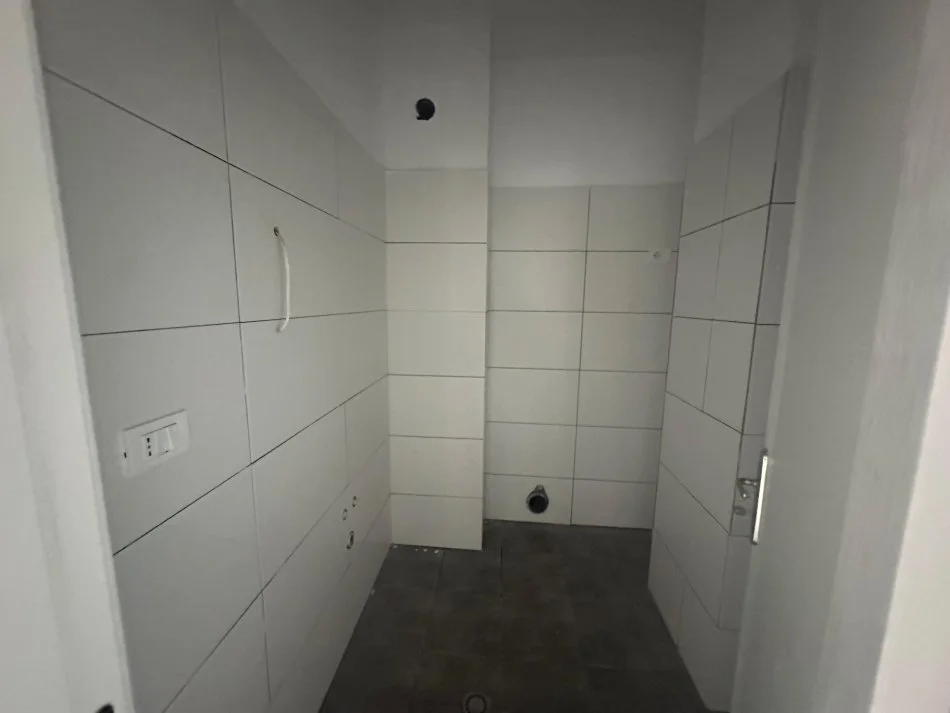 Durres, shitet apartament 3+1+Aneks+Ballkon Kati 2, 138 m² 138.000 € (Lagja 16)