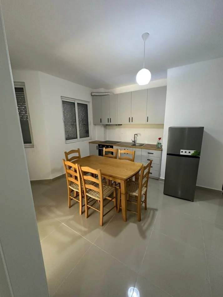 Durres Plazh, jepet me qera apartament 2+1+Aneks+Ballkon Kati 1, 100 m² 450 € (Plazh)