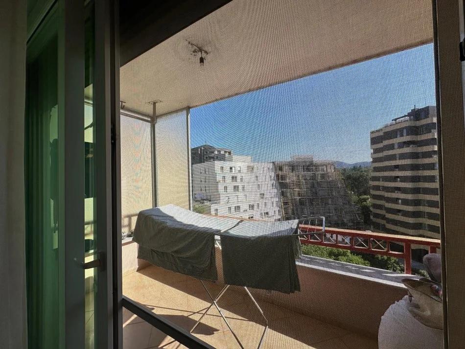 Tirane, jepet me qera apartament 2+1+Ballkon Kati 7, 105 m² 1.100 € (Gjimnazi Asim Vokshi)