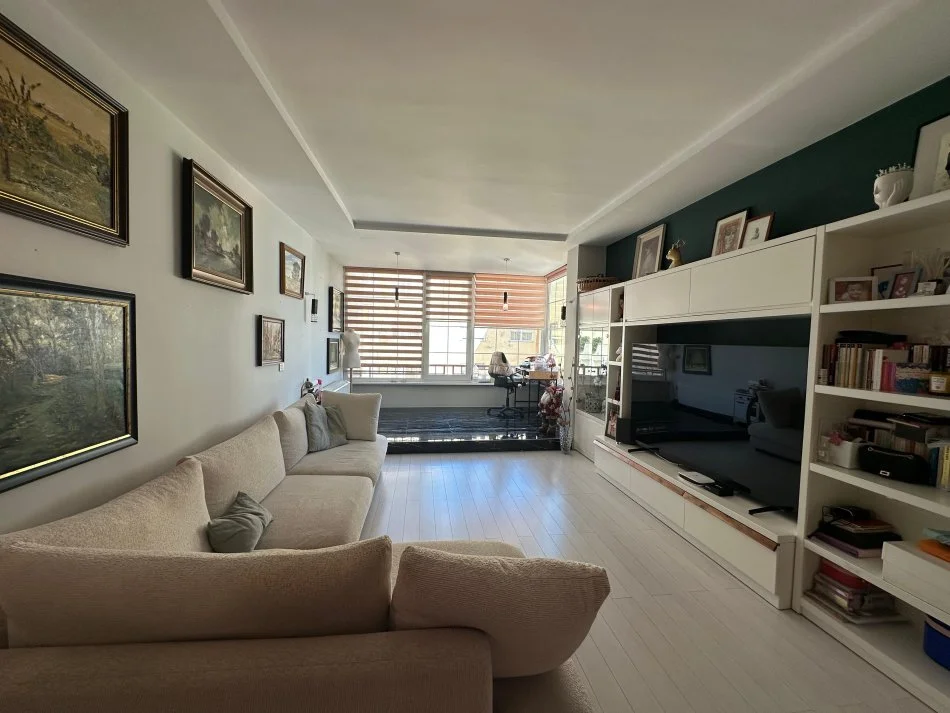 Tirane, jepet me qera apartament 2+1+Ballkon Kati 7, 105 m² 1.100 € (Gjimnazi Asim Vokshi)