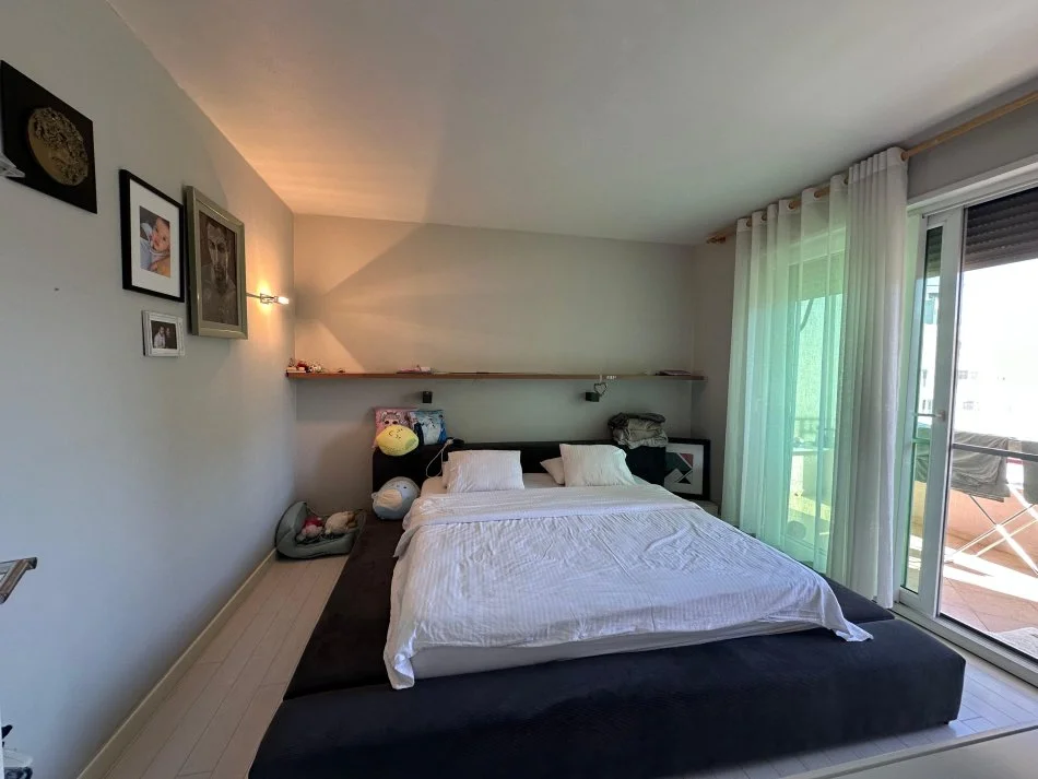 Tirane, jepet me qera apartament 2+1+Ballkon Kati 7, 105 m² 1.100 € (Gjimnazi Asim Vokshi)