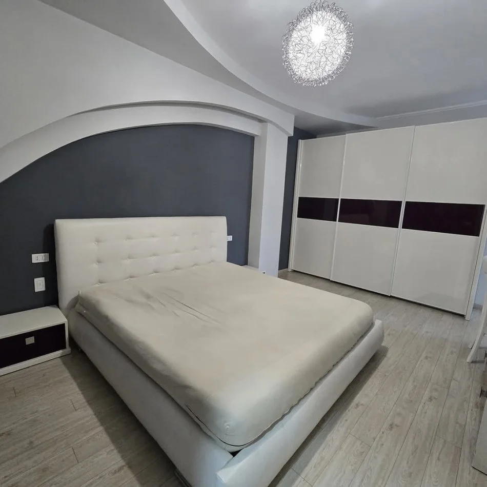 Tirane, jepet me qera apartament 2+1 Kati 5, 450 € 