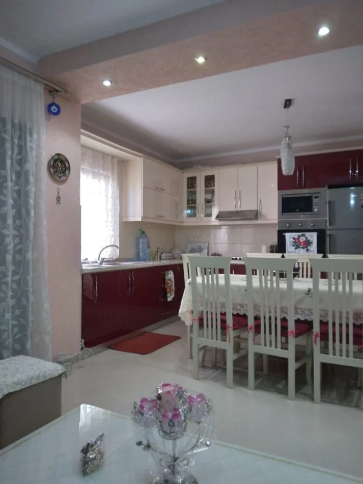 Golem, jepet me qera apartament 2+1+Aneks+Ballkon Kati 4, 95 m² 700 € (Golem)