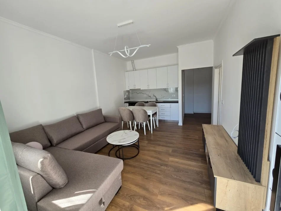 Durres Plazh, shitet apartament 2+1 Kati 1, 65 m² 76.000 € (Plazh)