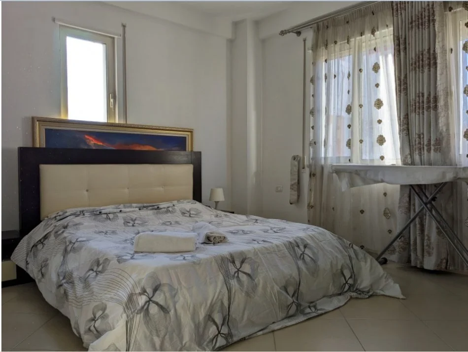 Tirane, jepet me qera apartament 2+1+Ballkon Kati 5, 110 m² 550 € (Residenca Alba)