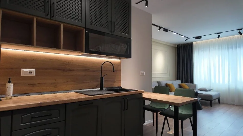 Tirane, jepet me qera apartament 2+1+Ballkon Kati 3, 105 m² 1.100 € (Rruga Qemal Stafa)