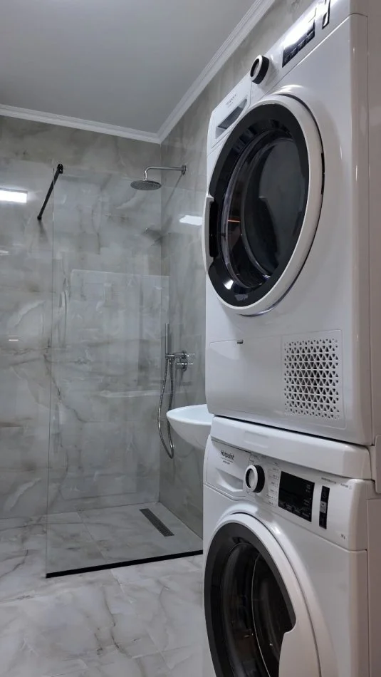 Tirane, jepet me qera apartament 2+1+Ballkon Kati 3, 105 m² 1.100 € (Rruga Qemal Stafa)