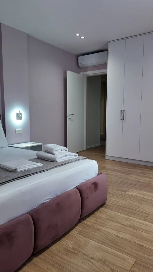 Tirane, jepet me qera apartament 2+1+Ballkon Kati 3, 105 m² 1.100 € (Rruga Qemal Stafa)