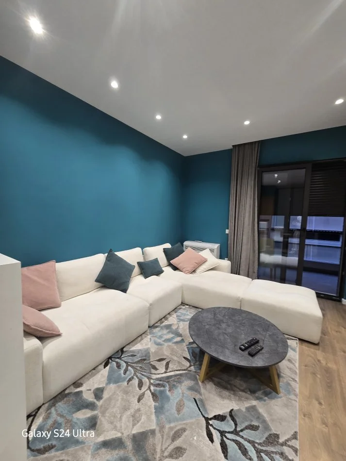 Tirane, jepet me qera apartament 1+1+Ballkon Kati 4, 75 m² 800 € (Delijorgji)