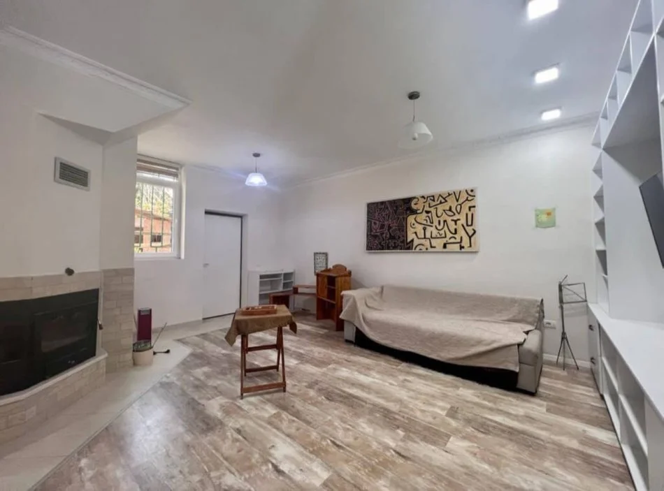 Tirane, shitet Vile 3 Katshe , 400 m² 350.000 € (Peze e Vogel)