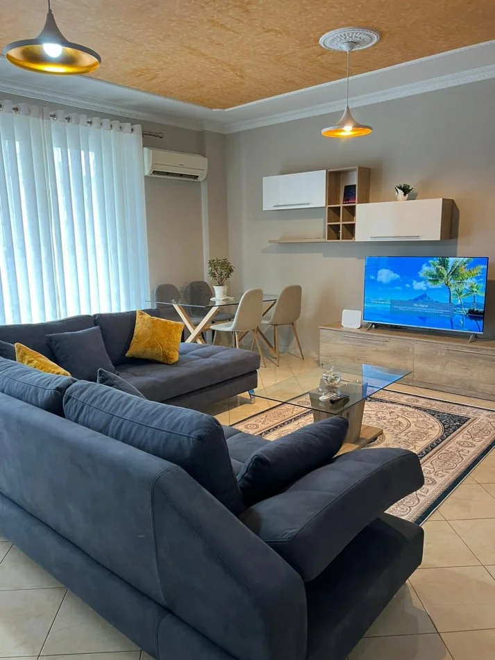 Tirane, jepet me qera apartament 1+1+Ballkon Kati 2, 80 m² (Liqeni i Thate, Rruga Peti)