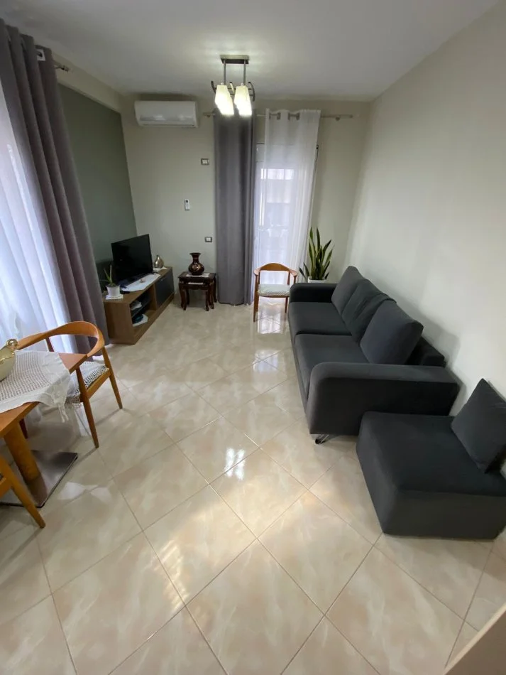 Ofrohet me qira apartament (2+1) prane Marina Bay RESORT