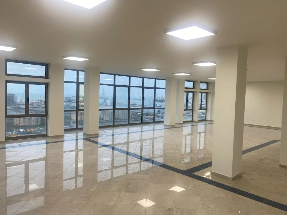 Durres, jepet me qera ambjent biznesi Kati 8, 430 m² (Galaktiku)