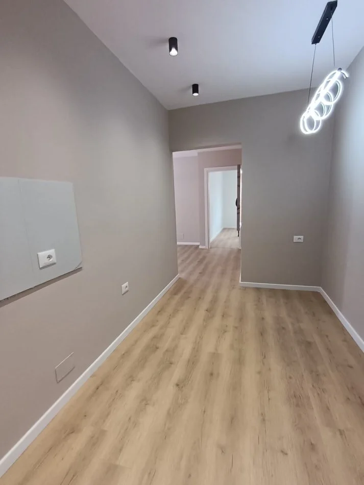 Tirane, shitet apartament 2+1 Kati 4, 79 m² 195.000 €