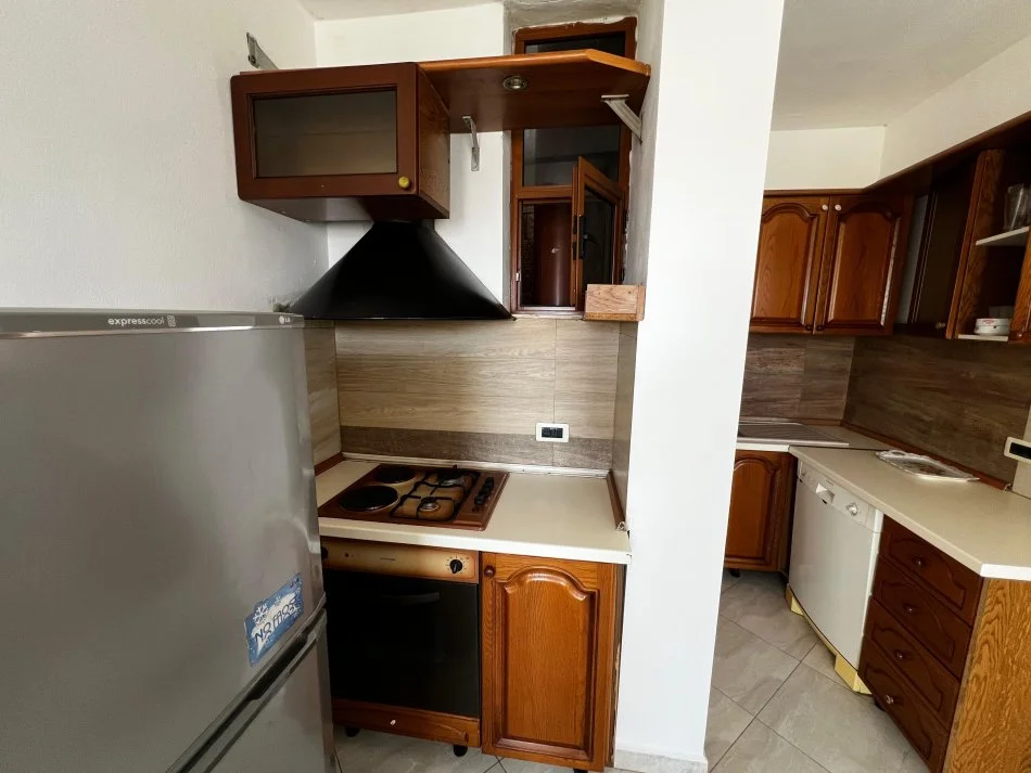 Tirane, jepet me qera apartament 2+1 Kati 8, 78 m² 350 € (Astir)