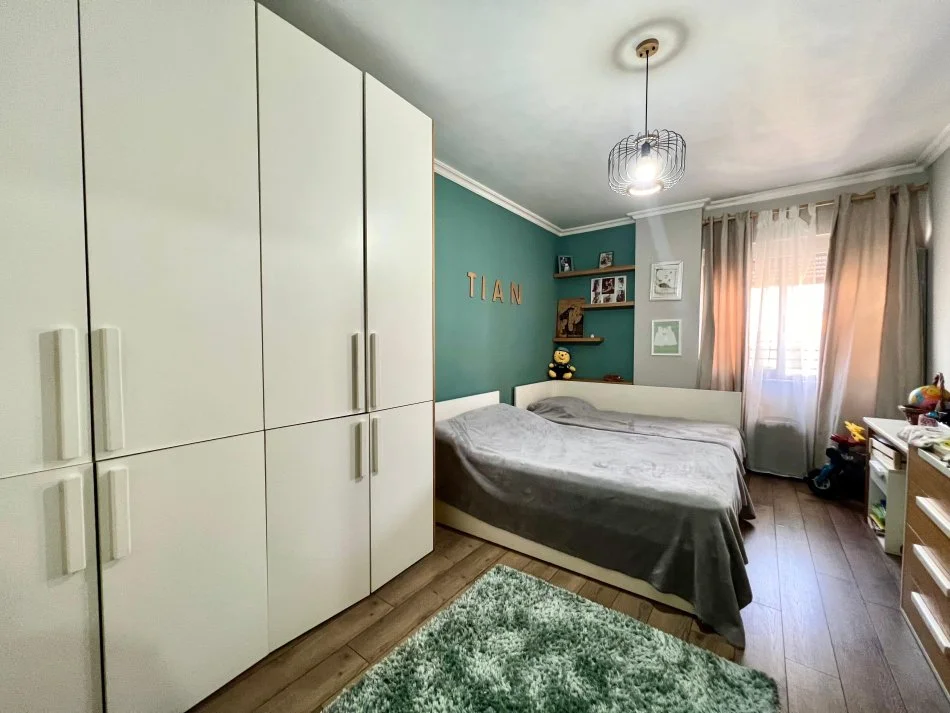 Tirane, shitet apartament 1+1+Ballkon Kati 4, 104 m² 155.000 € (Fresk)