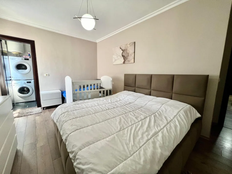 Tirane, shitet apartament 1+1+Ballkon Kati 4, 104 m² 155.000 € (Fresk)