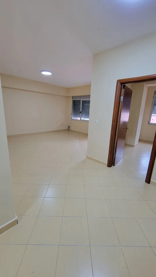 Tirane, jepet me qera apartament 1+1 Kati 8, 75 m² 400 € 