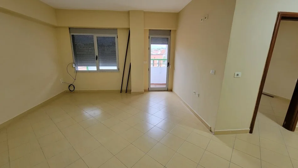 Tirane, jepet me qera apartament 1+1 Kati 8, 75 m² 400 € 