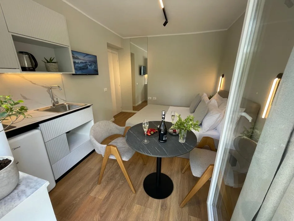 Tirane, Shiten 2 Garsoniere me Verande, Kati 2, 170.000 € (Brryli) Mundesi shume e mire investimi!