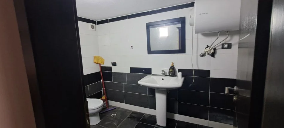 Durres, shitet ambjent biznesi Kati 0, 130 m² 200.000 € (Ujesjellesi)