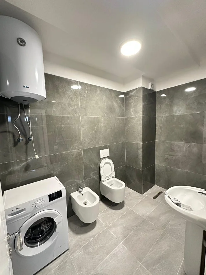 Tirane, jepet me qera apartament 2+1 Kati 8, 115 m² 600 € (Astir, Kompleksi Jolla)