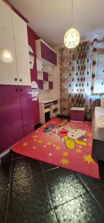 Tirane, jepet me qera apartament 3+1+Ballkon Kati 3, 122 m² 700 € (Bulevardi i RI Afer Qender)