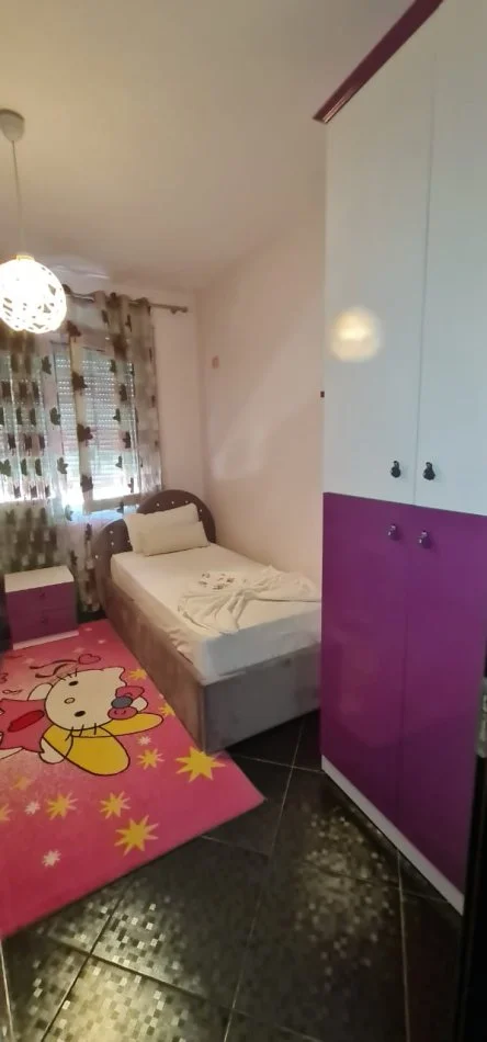 Tirane, jepet me qera apartament 3+1+Ballkon Kati 3, 122 m² 700 € (Bulevardi i RI Afer Qender)