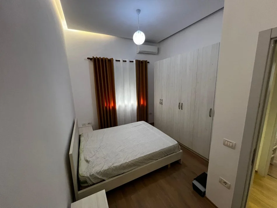 Tirane, jepet me qera apartament duplex 1+1 Kati 1, 75 m² 500 € (Te Spitali Amerikan 3)