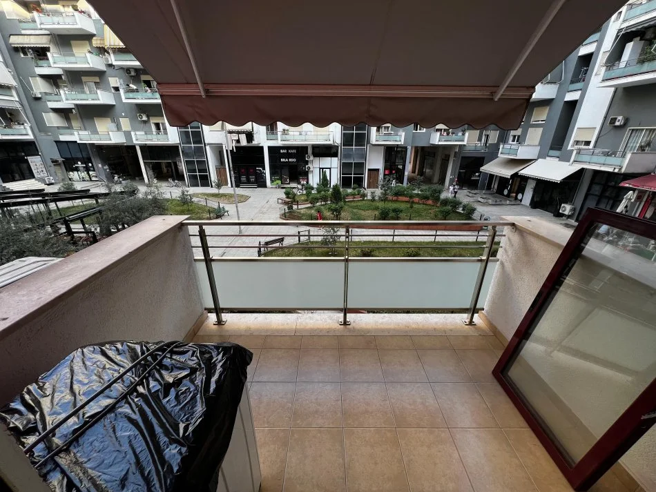 Tirane, jepet me qera apartament duplex 1+1 Kati 1, 75 m² 500 € (Te Spitali Amerikan 3)