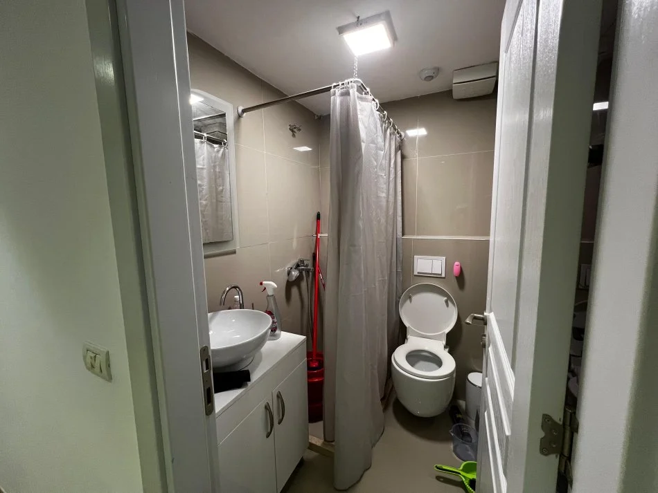 Tirane, jepet me qera apartament duplex 1+1 Kati 1, 75 m² 500 € (Te Spitali Amerikan 3)