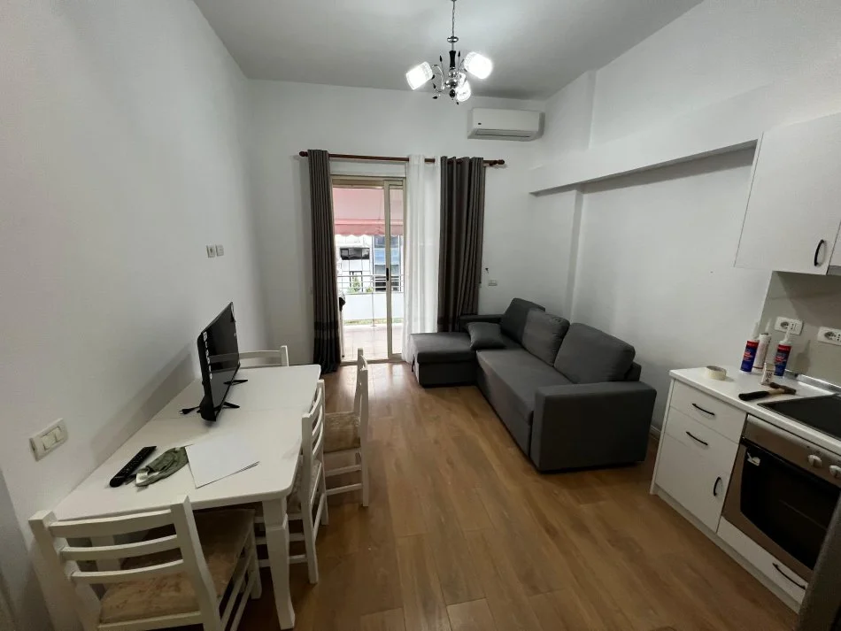 Tirane, jepet me qera apartament duplex 1+1 Kati 1, 75 m² 500 € (Te Spitali Amerikan 3)