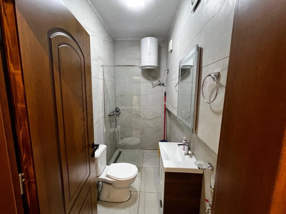 Tirane, jepet me qera apartament 1+1+Ballkon Kati 3, 75 m² 500 € 