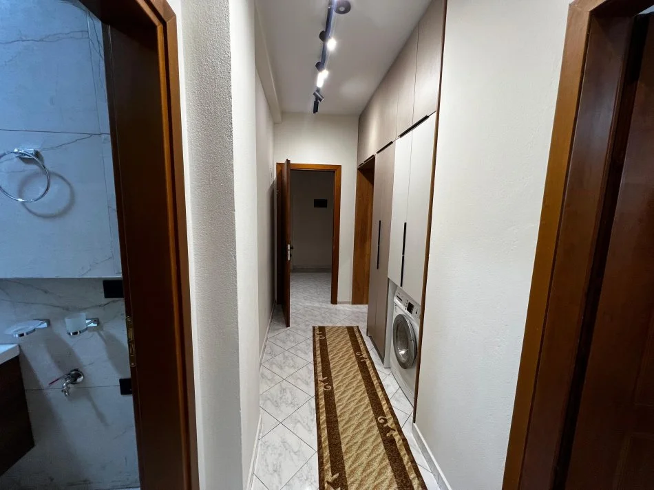 Tirane, jepet me qera apartament 1+1+Ballkon Kati 3, 75 m² 500 € (Te Mbikalimi i komunes se Parisit)