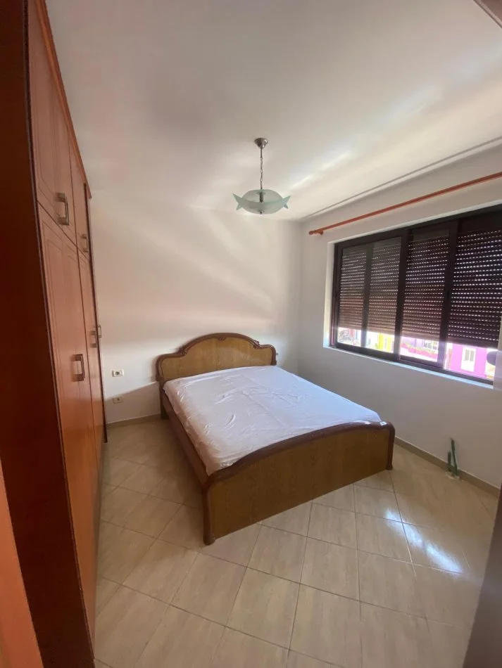 Tirane, jepet me qera apartament 2+1+Ballkon Kati 3, 78 m² 470 € (Kinostudio)