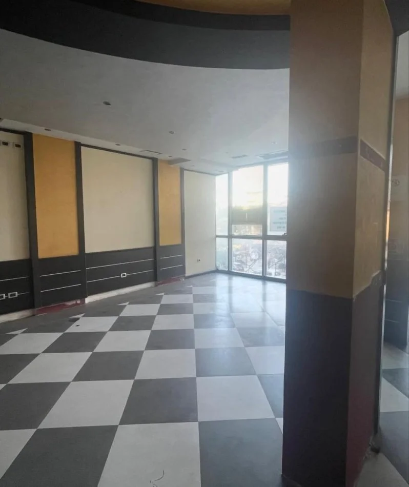 Tirane, jepet me qera ambjent biznesi Kati 1, 130 m² 650 € (Kamez, prane Raiffeisen Bank)