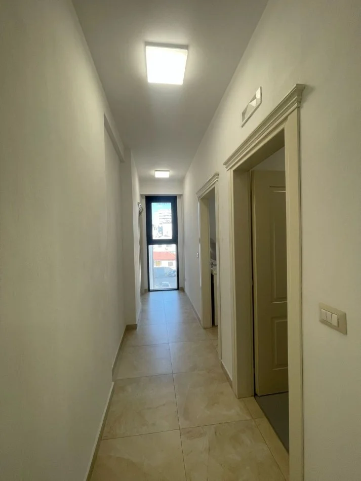 Durres, jepet me qera ambjent biznesi Kati 2, 106 m² 500 € (Poliklinika)