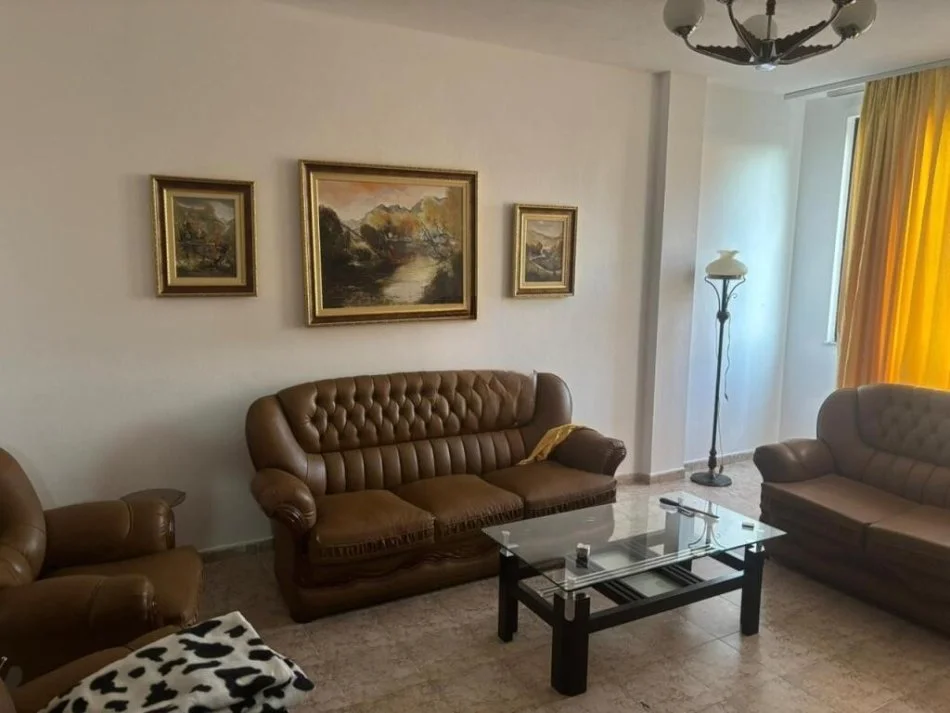 Tirane, jepet me qera shtepi 3+1+Ballkon Kati 2, 110 m² 500 € (Bulevardi i Ri)