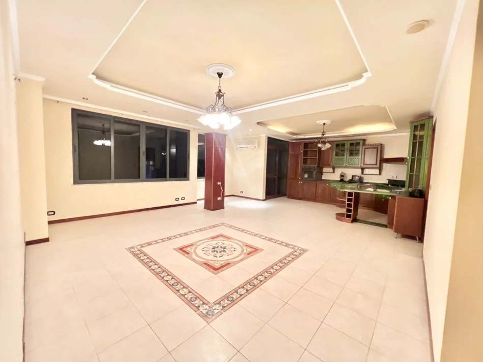 Tirane, jepet me qera zyre Kati 4, 140 m² 1.300 € (Bulevardi Bajram Curri)