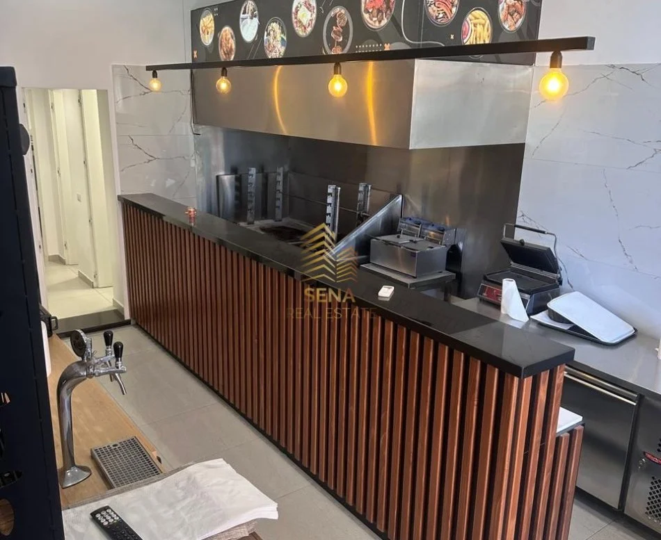 Tirane, jepet me qera ambjent biznesi Kati 0, 100 m² 1.500 € (Xhamllik )