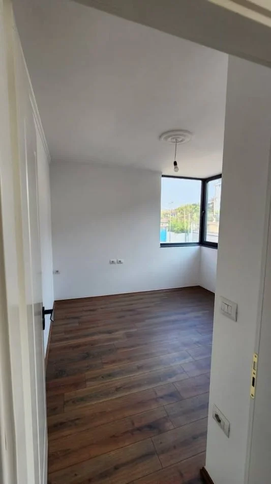 Tirane, shitet Vile 3+1 Kati 3, 165 m² 270.000 € (Kombinat, prane "Poliklinika Nr. 6")