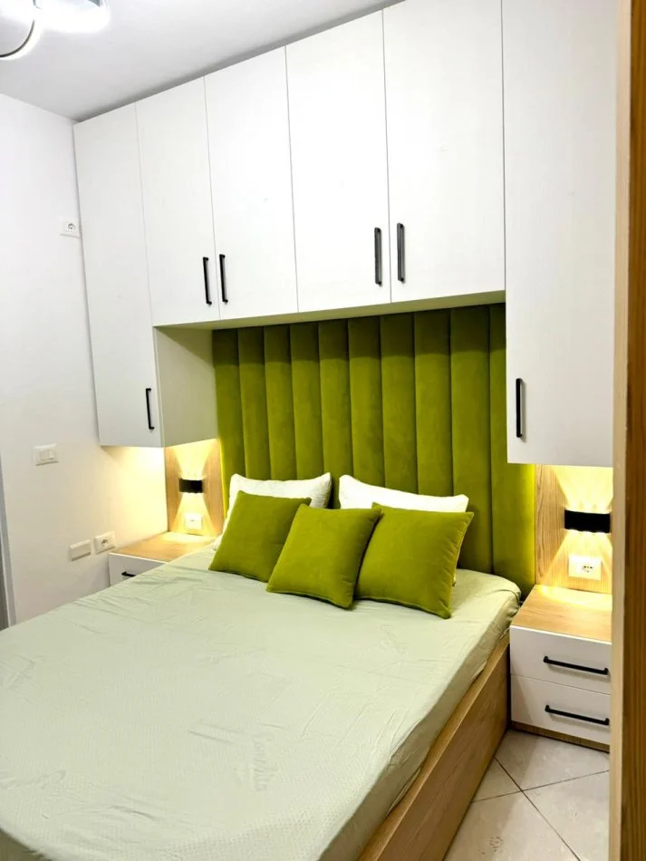 Tirane, jepet me qera garsonier 1+1 Kati 4, 45 m² 500 € (Pran Kristal Center)